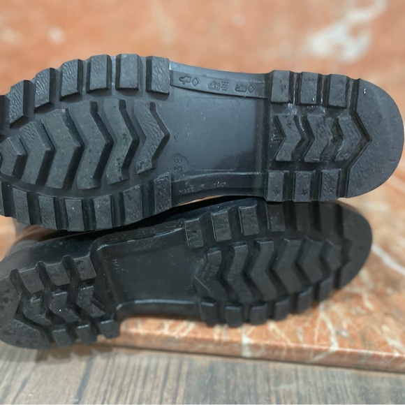 Burberry black rain boots with signature print detailed belt - Picture 3 of 5